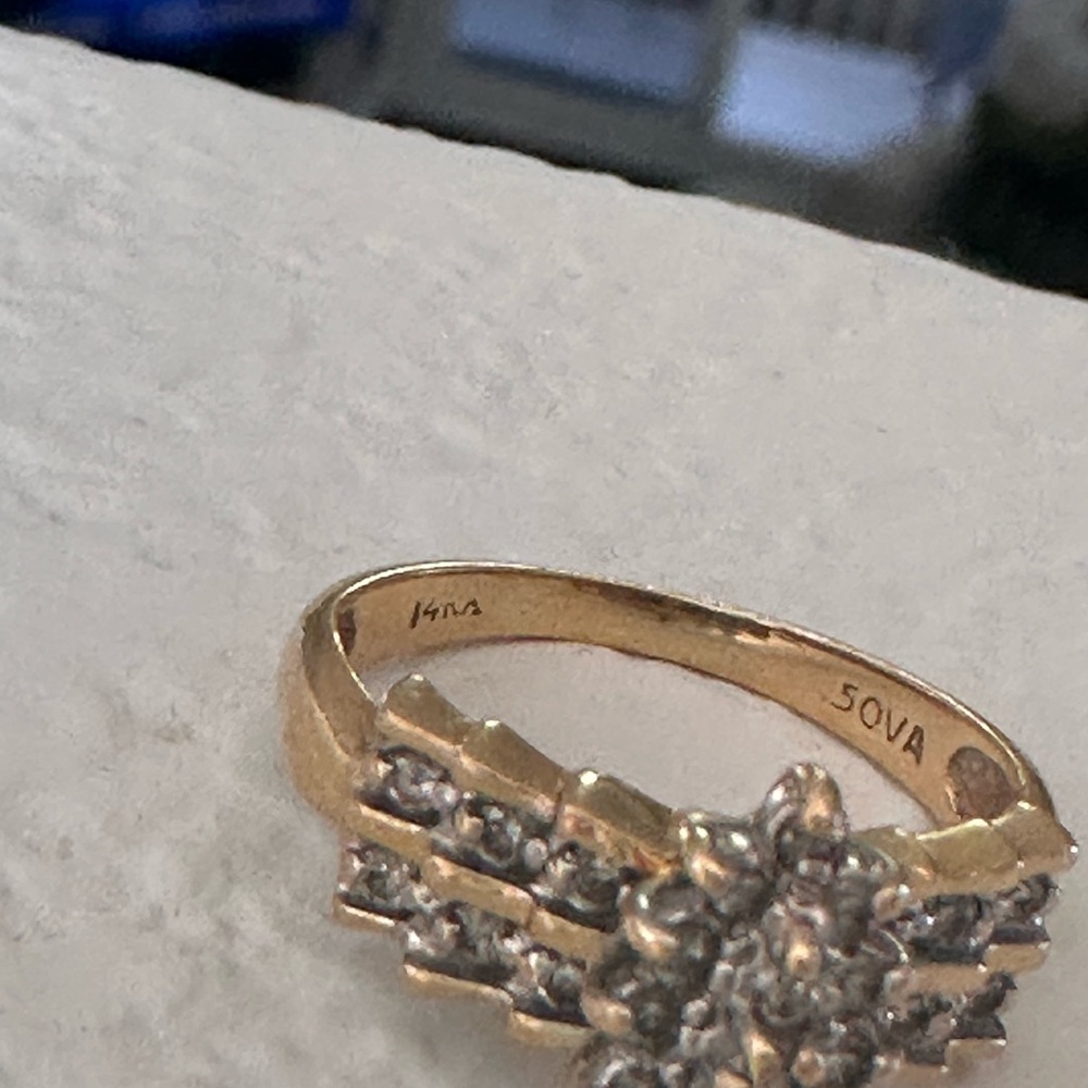 Beautiful 14k & .5 diamond vintage 80s cocktail ring - Picture 17 of 17